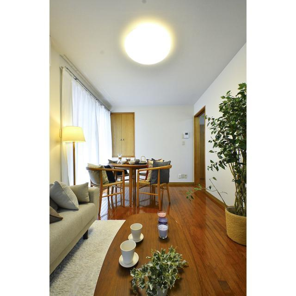 6帖の洋室2部屋+キッチンの2Kです