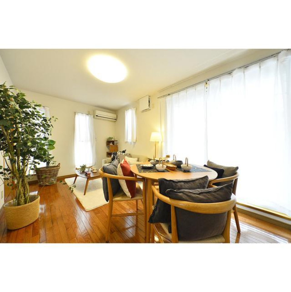 温かみがあり、ゆっくりとした時間が流れます
※写真はモデル家具（現地設置はしておりません）