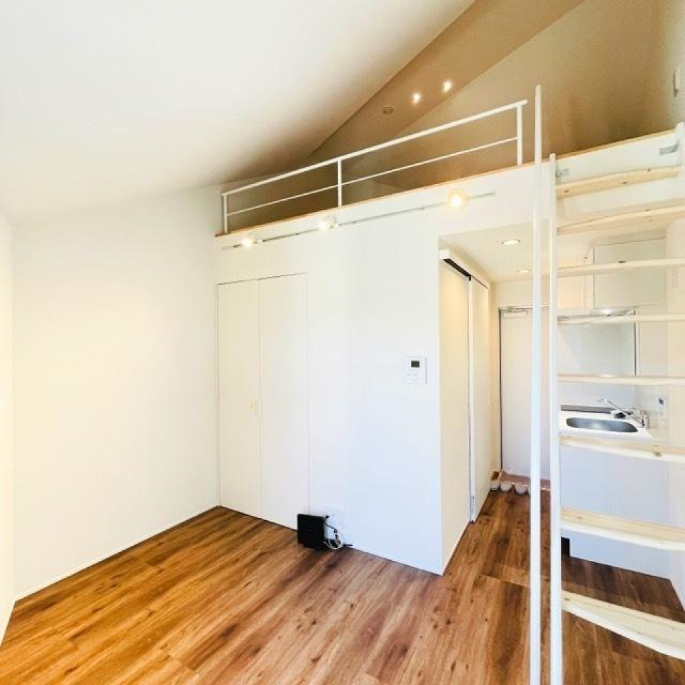 お部屋は16.2㎡、ロフトは7.27㎡です