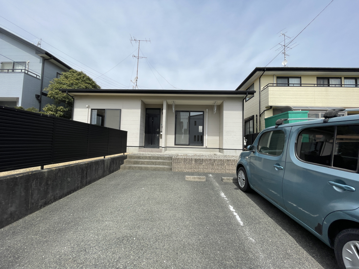 駐車場二台付きです