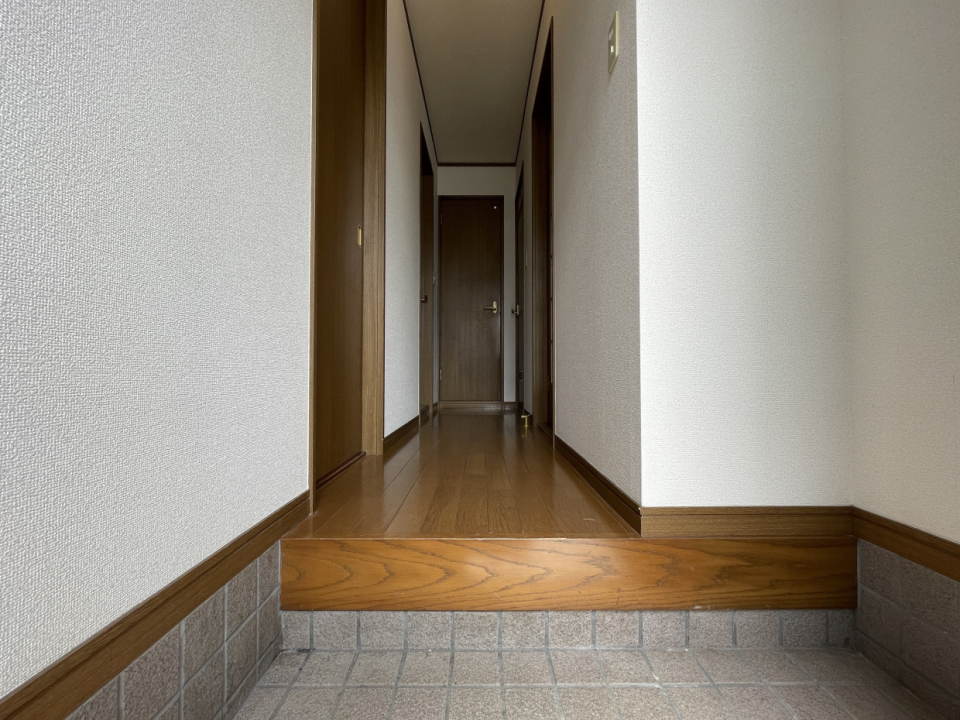 玄関には下駄箱がないので準備が必要