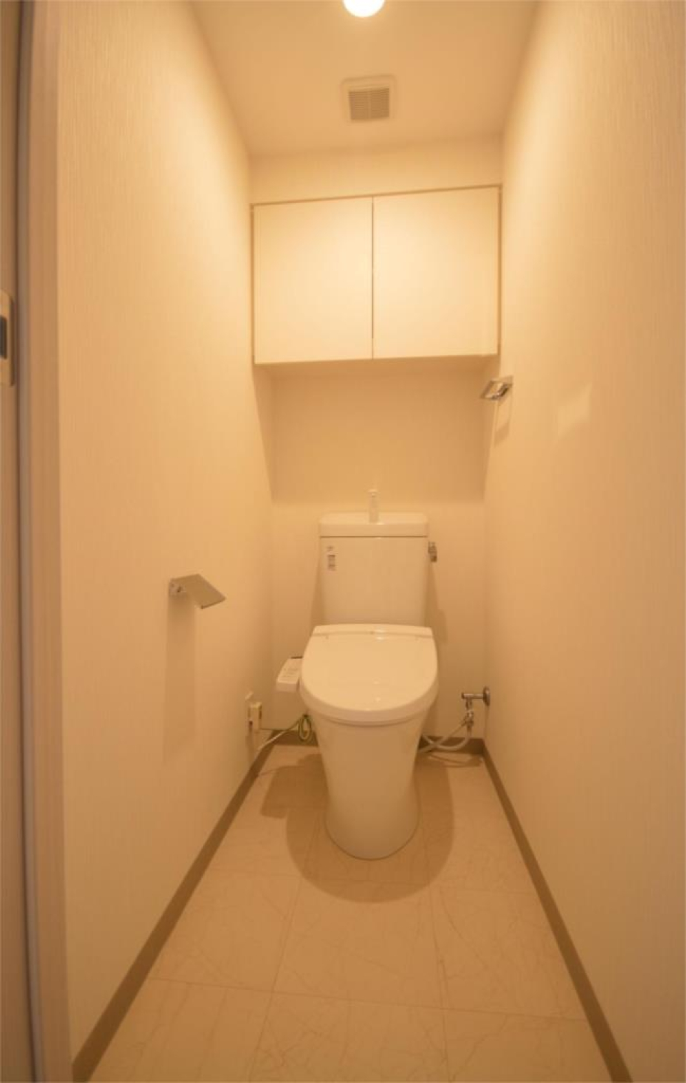 トイレにも収納付き