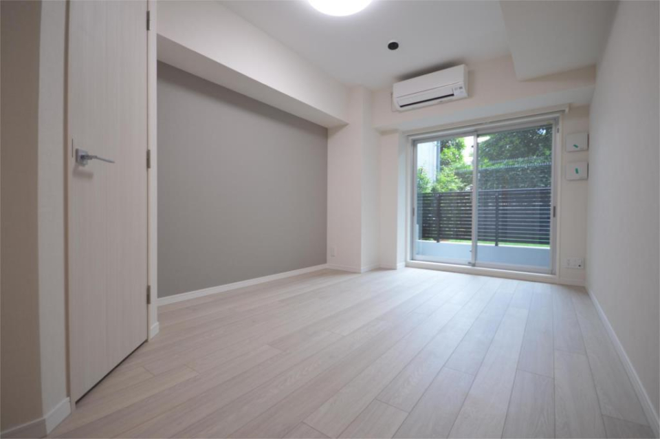 グレーのアクセントクロスがおしゃれ