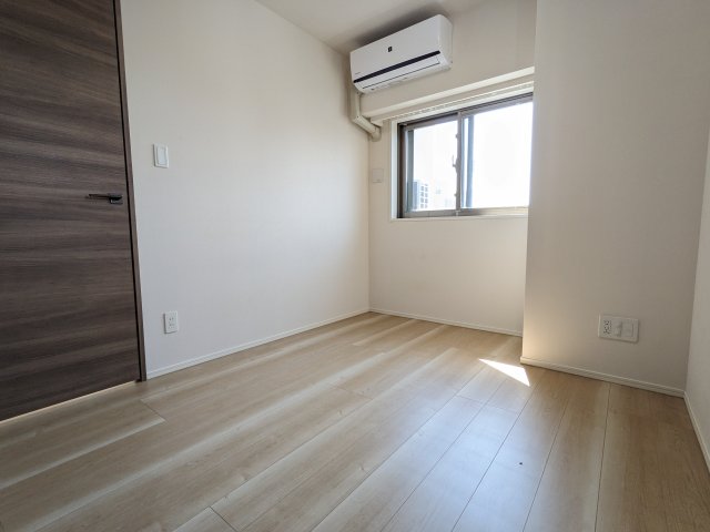 ５．０３帖の洋室もあり〼。