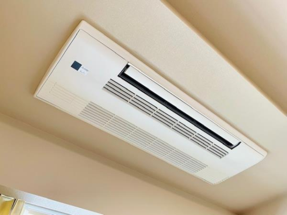 備え付きのエアコン