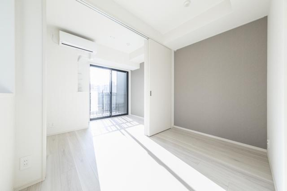 光が差し込むと部屋をより広く魅せてくれる白の内装。
※写真は同タイプ住戸です。