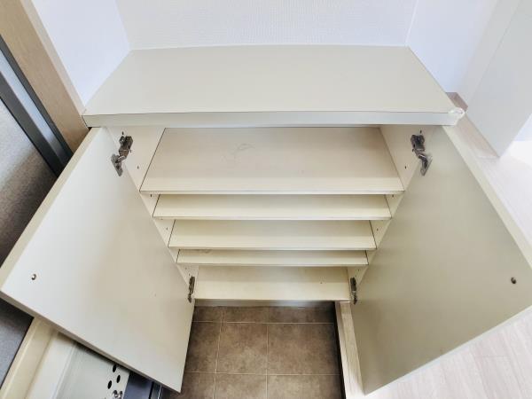 シューズボックスの様子になります。