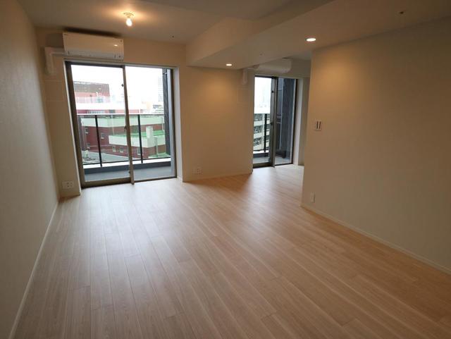 窓が広々としているので、お部屋が開放的に見えます！
※写真は同タイプ住戸です。