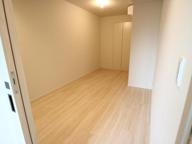 ベッドルームにちょうど良いお部屋♪
※写真は同タイプ住戸です。