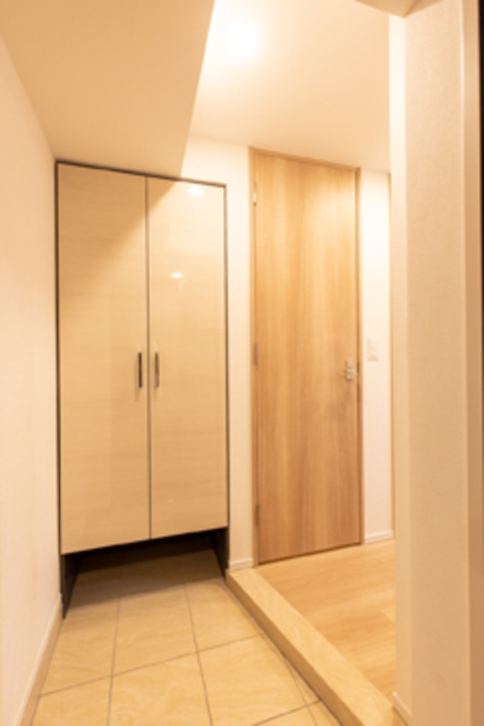 玄関横にも収納あり※写真は同タイプ住戸です。