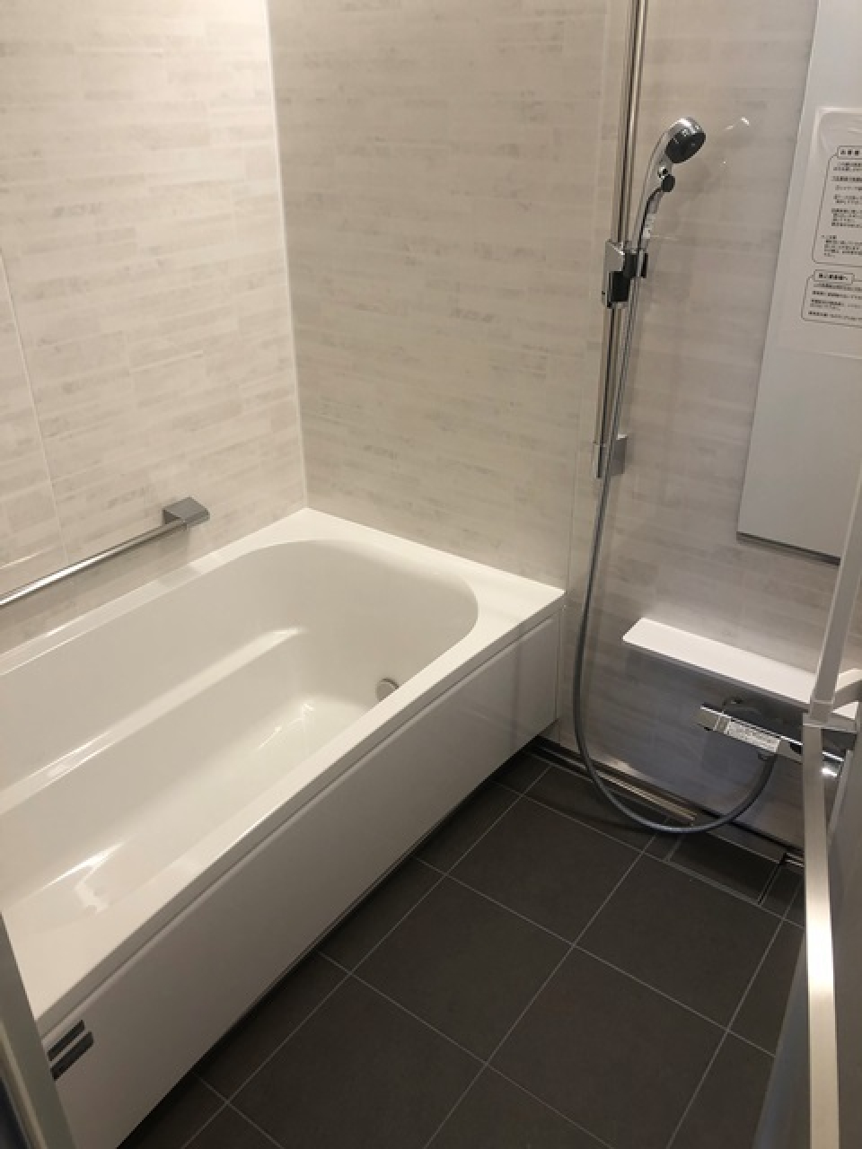 一坪風呂で癒し時間をお過ごし下さい。浴室乾燥機ももちろん付いています
！
※写真は同タイプ住戸です。