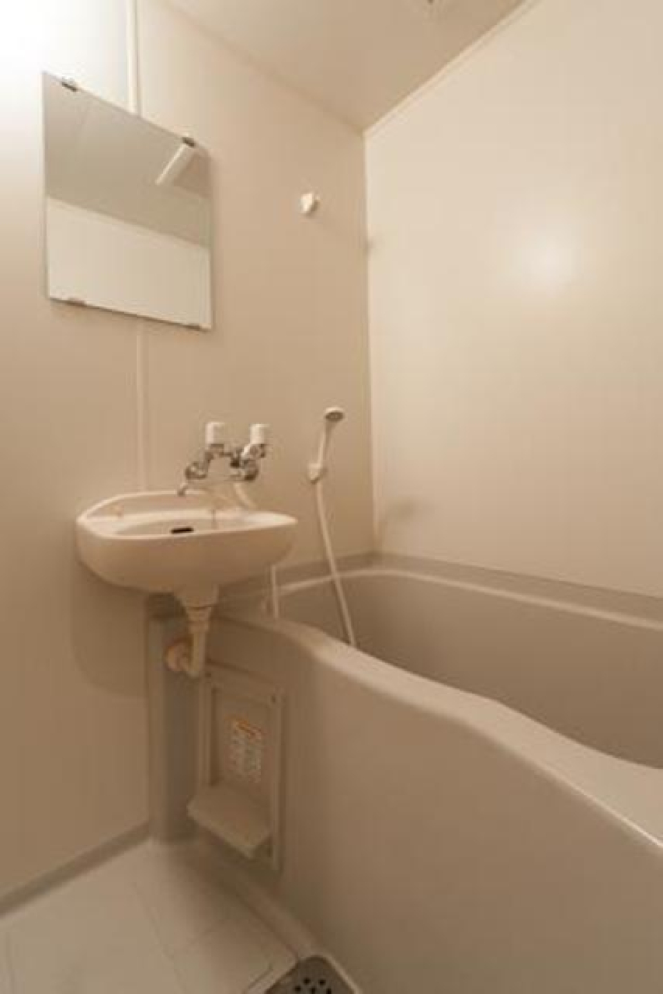 浴室は洗面所とお隣同士です。※写真は同タイプ住戸です。