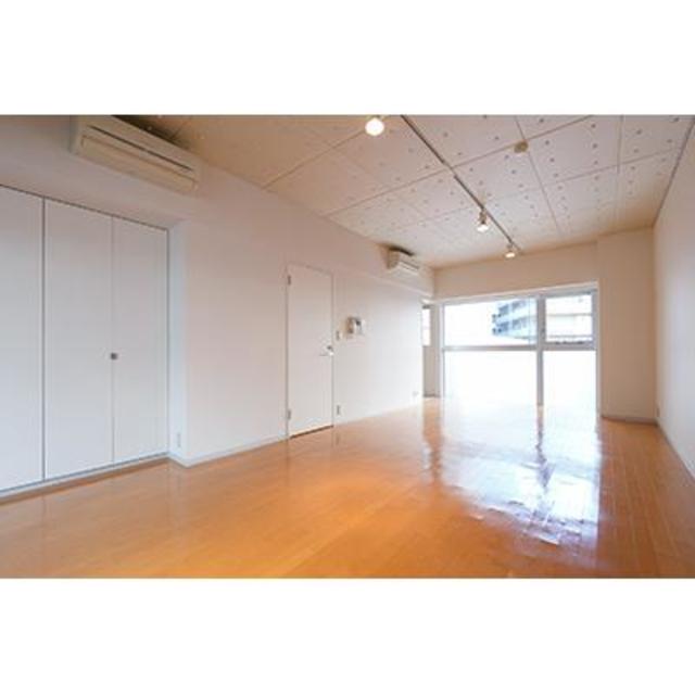 しっかり日の光も入るので、開放的に見えるお部屋です。
※写真は同タイプ住戸です。