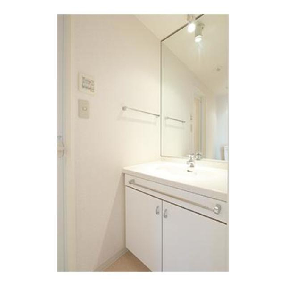 清潔感のある洗面台。
※写真は同タイプ住戸です。