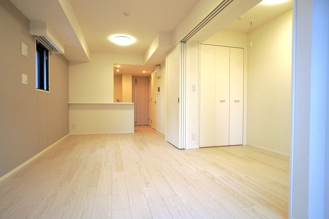 寝室のドアを開ければさらに開放感があります※写真は同タイプ住戸です。