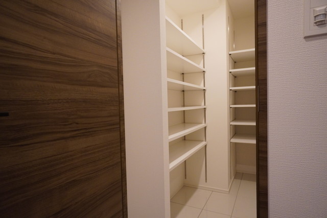 シューズインクローゼットの様子。※写真は同タイプ住戸です。