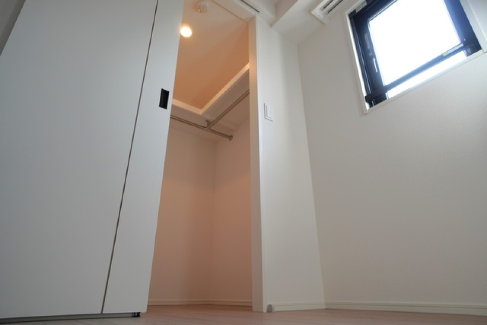 ウォークインクローゼットの様子。※写真は同タイプ住戸です。