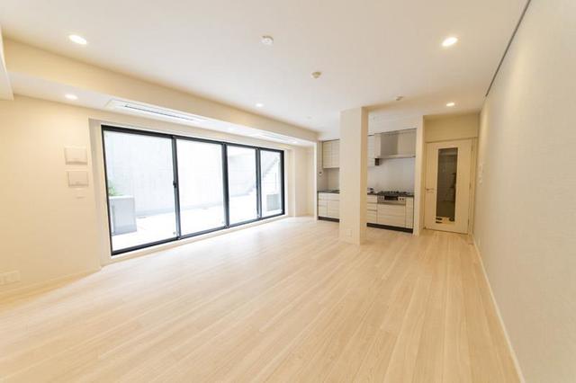 18.5帖のリビングダイニングで広々と快適に過ごせます！
※写真は同タイプ住戸です。