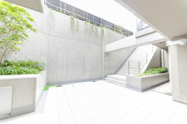 テラスがオシャレなんです！
※写真は同タイプ住戸です。