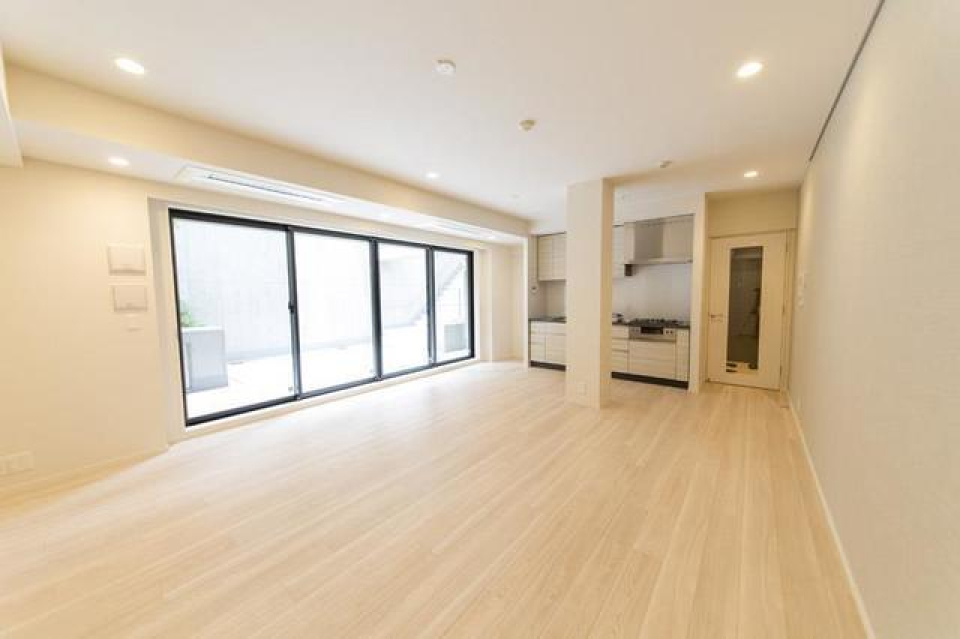 18.5帖のリビングダイニングで広々と快適に過ごせます！
※写真は同タイプ住戸です。