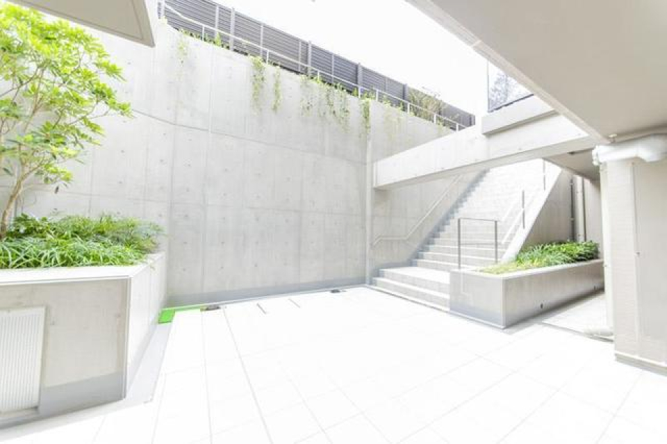 テラスがオシャレなんです！
※写真は同タイプ住戸です。