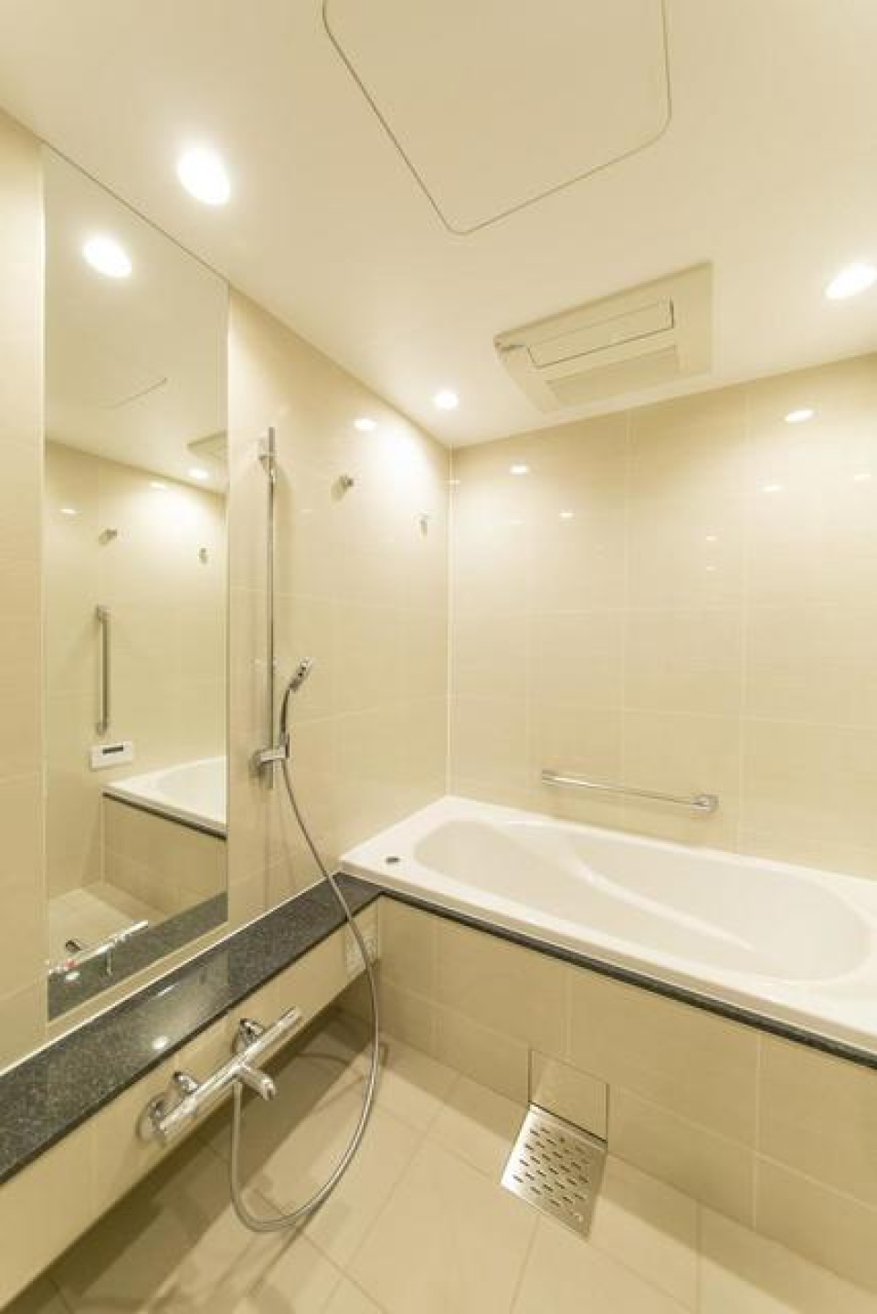 一坪風呂でゆったりバスタイムをお過ごし下さい♪
※写真は同タイプ住戸です。