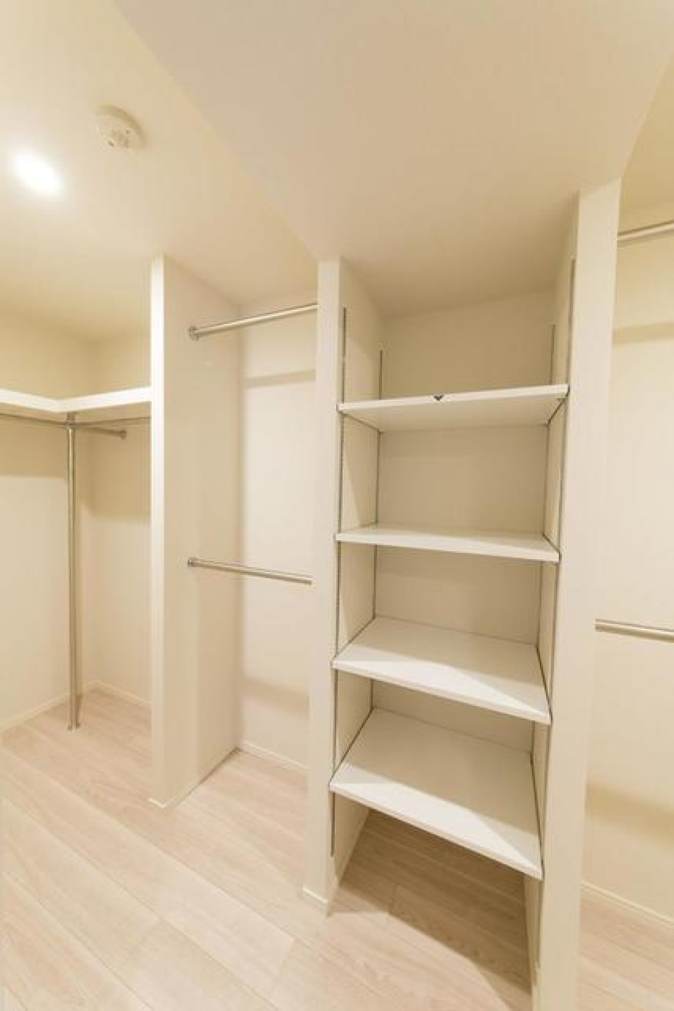 ジャジャーン！これが、ウォークしてイン出来るクローゼットです！
※写真は同タイプ住戸です。