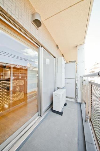 バルコニーの様子。※写真は同タイプ住戸です。