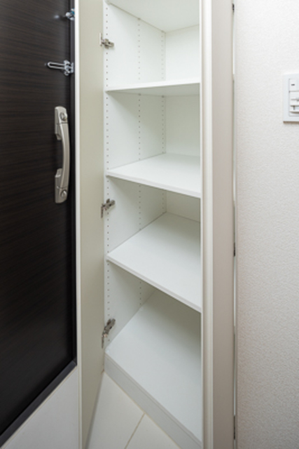 ここにも収納スペースが！？
1Kで、この収納量は嬉しいですね！
※写真は同タイプ住戸です。