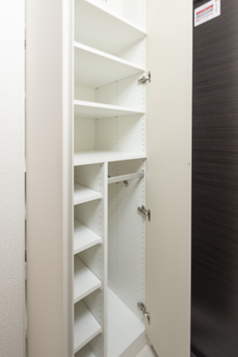 シューズＢＯＸもこの通り！たっぷり入りそうですね♪
※写真は同タイプ住戸です。