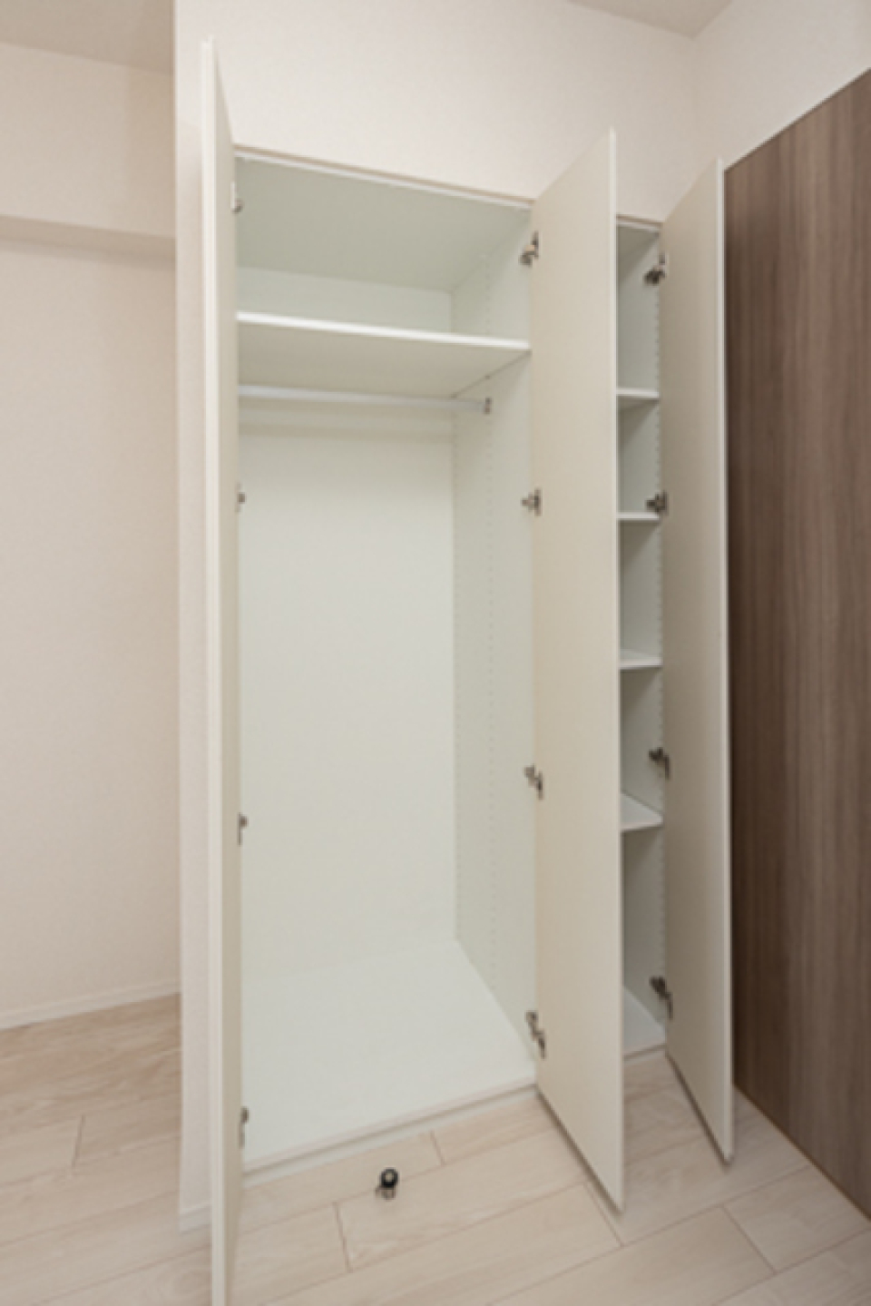 1Kでも収納はしっかりしたい！収納場所もしっかり確保してあります♪
※写真は同タイプ住戸です。