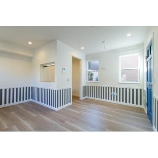 海外っぽい、ポイント壁紙！このアクセントが魅力です！
※写真は同タイプ住戸です。