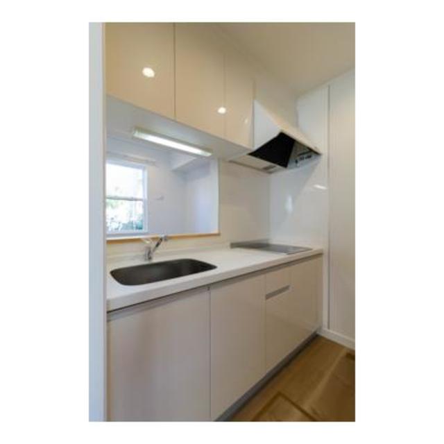 キッチンはしっかりと周りの内装を邪魔しない白で統一！
※写真は同タイプ住戸です。