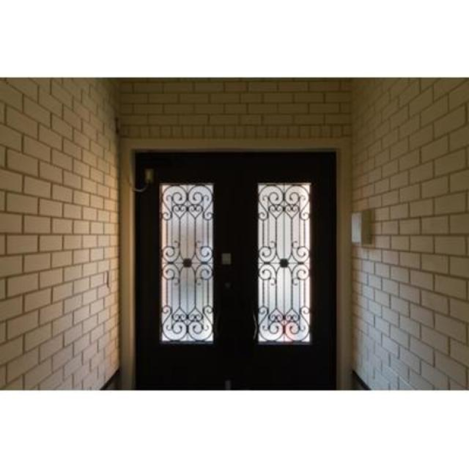 扉が・・・もう海外！映画に出てきそうなドアですね♪