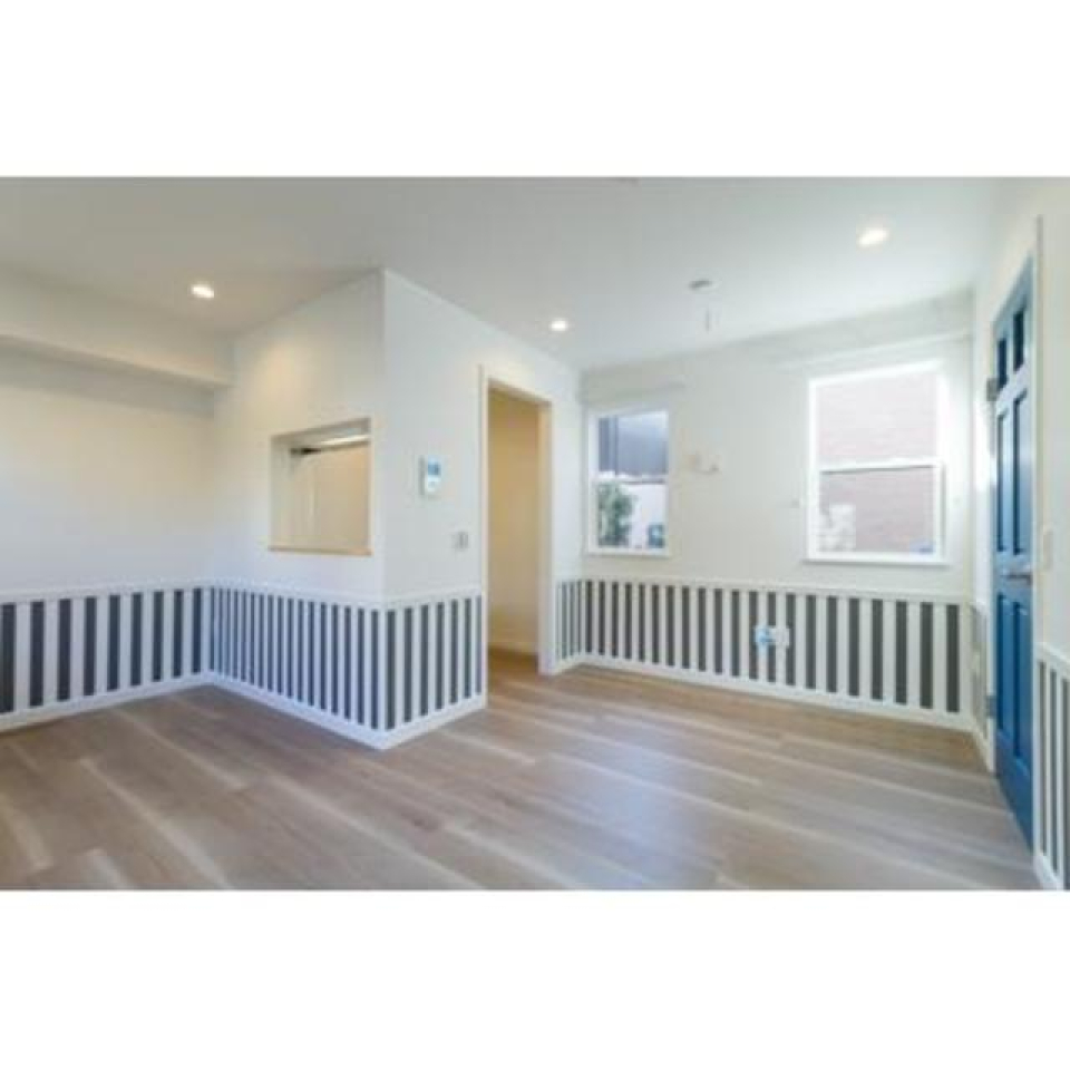 海外っぽい、ポイント壁紙！このアクセントが魅力です！
※写真は同タイプ住戸です。