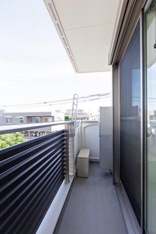 バルコニーの様子。※写真は同タイプ住戸です。