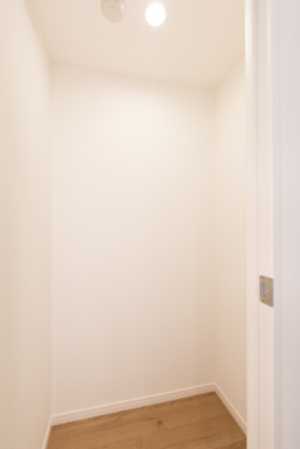 キッチン横にも収納があります
※写真は同タイプ住戸です。