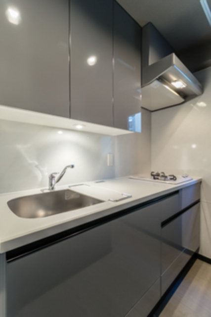 キッチンはグレーでシック
※写真は同タイプ住戸です。