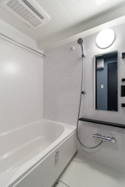 お風呂は追い焚き機能付き※写真は同タイプ住戸です。