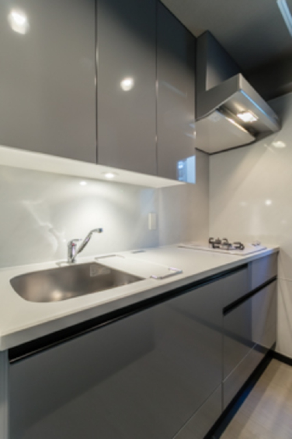 キッチンはグレーでシック
※写真は同タイプ住戸です。