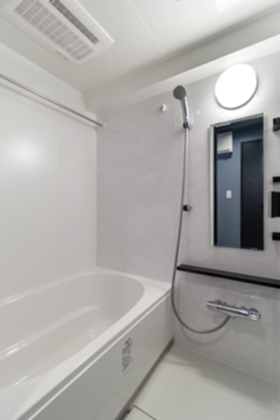 お風呂は追い焚き機能付き※写真は同タイプ住戸です。