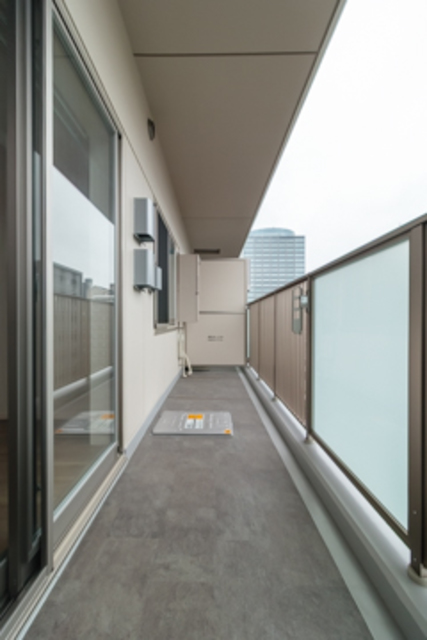 バルコニーの様子。※写真は同タイプ住戸です。