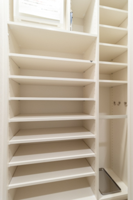 シューズボックスを開けた時の様子。※写真は同タイプ住戸です。