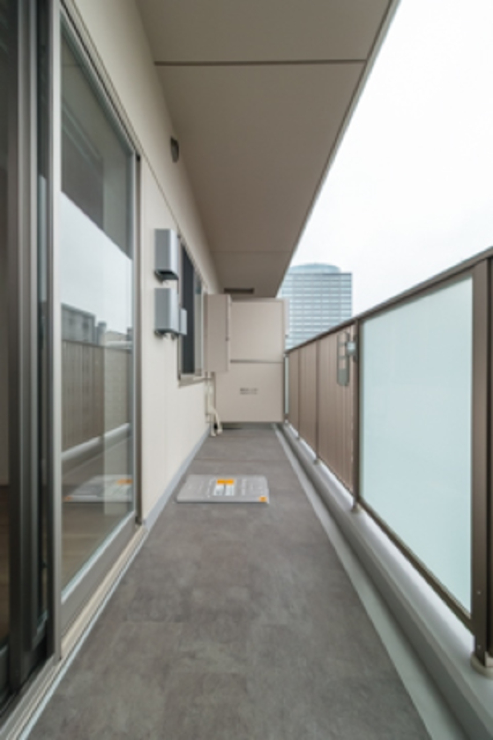 バルコニーの様子。※写真は同タイプ住戸です。