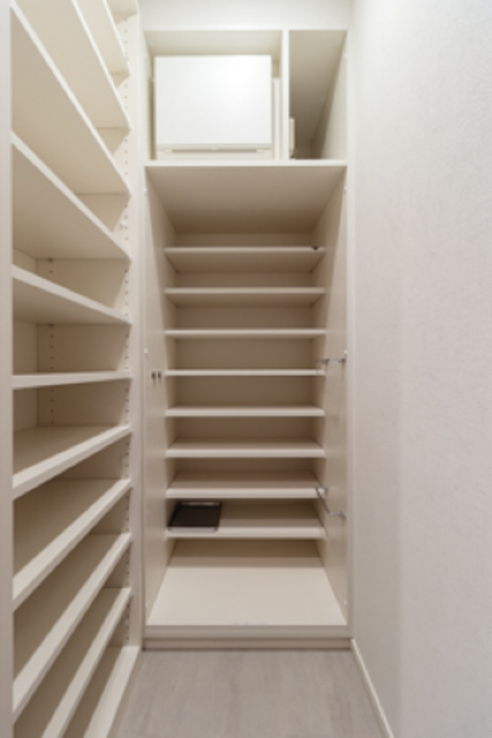 シューズボックスがあります。※写真は同タイプ住戸です。