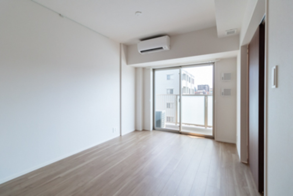 リビングからバルコニーへのアクセスができます。※写真は同タイプ住戸です。