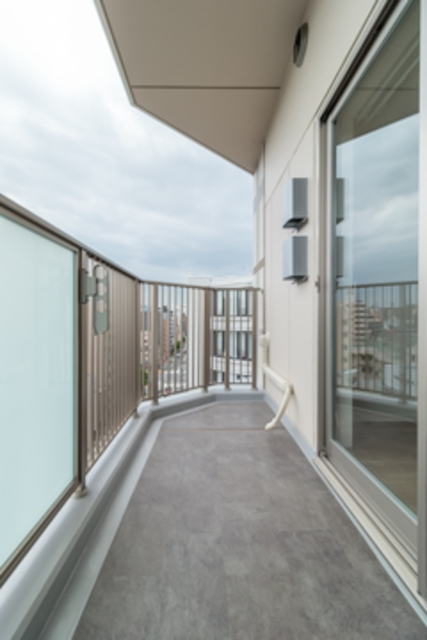 バルコニーの様子。※写真は同タイプ住戸です。