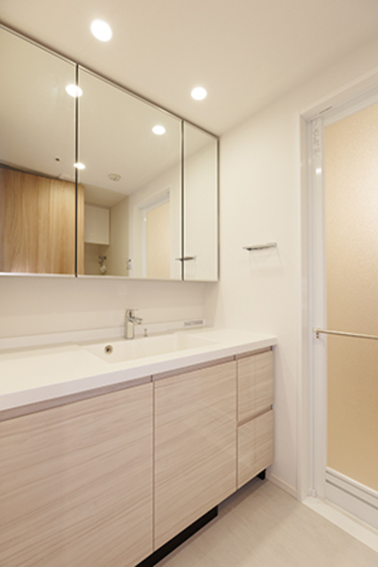 嬉しい独立洗面台。※写真は同タイプ住戸です。