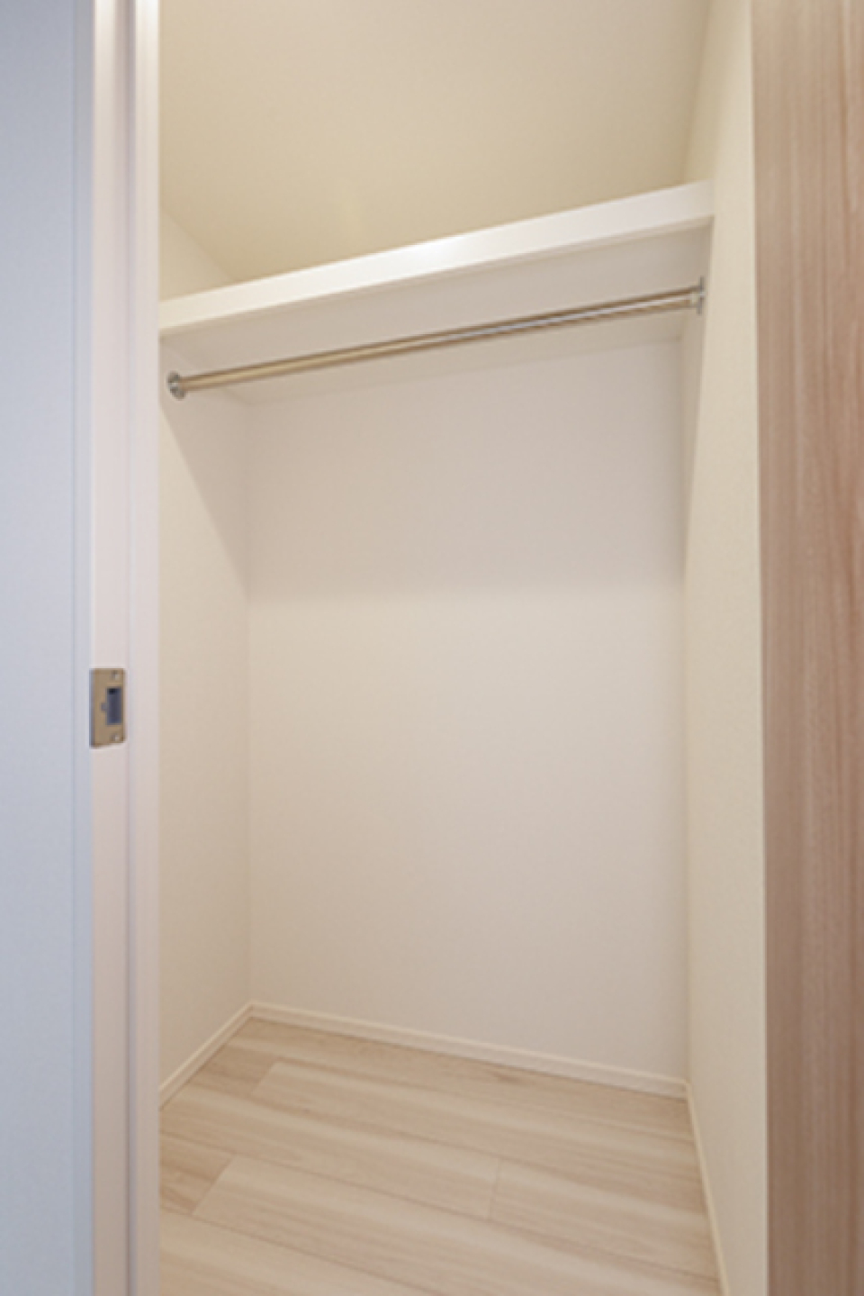 ウォークインクローゼットの様子。※写真は同タイプ住戸です。