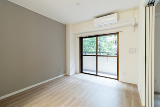 窓から緑が見える
※写真は同タイプ住戸です。